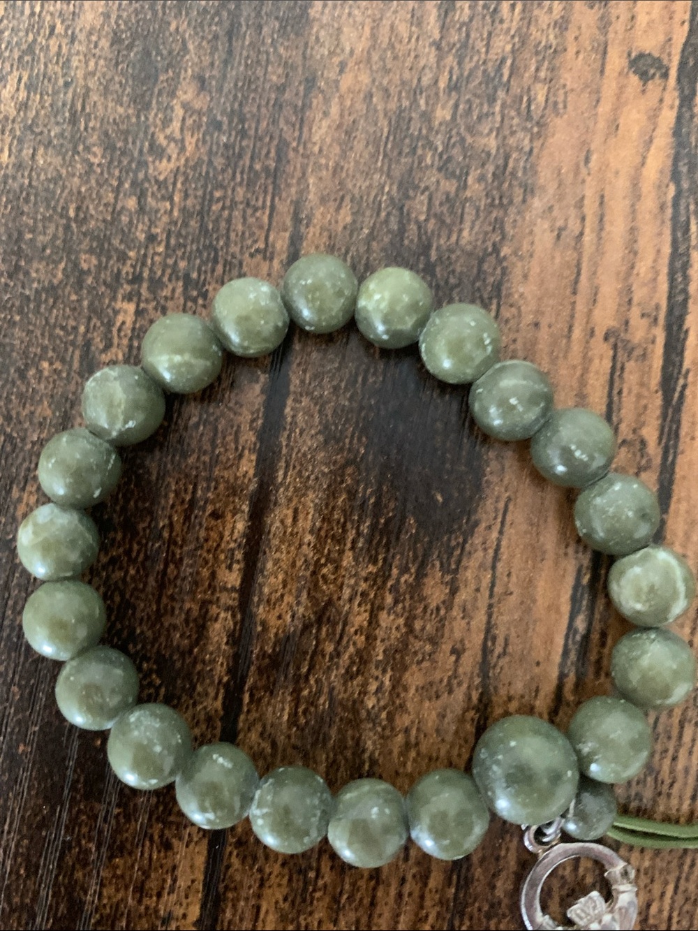 Green Jade Beaded Stretch Bracelet with Claddaugh Charm. - Picture 3 of 3